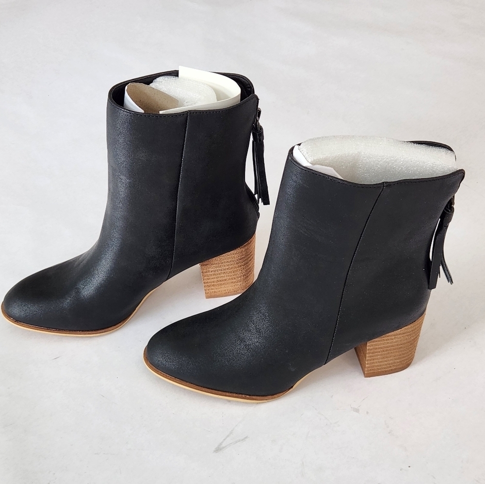 NWT || HEY GIRL by CORKYS || Boujee black vegan, block heel, back zipper, sz 8